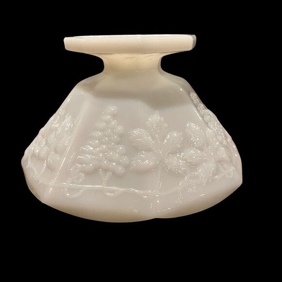 Vintage 9 inch Anchor Hocking milk glass grape and leaf pedestal fruit bowl - Picture 6 of 9